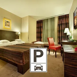 Ea Crystal Palace Hotell