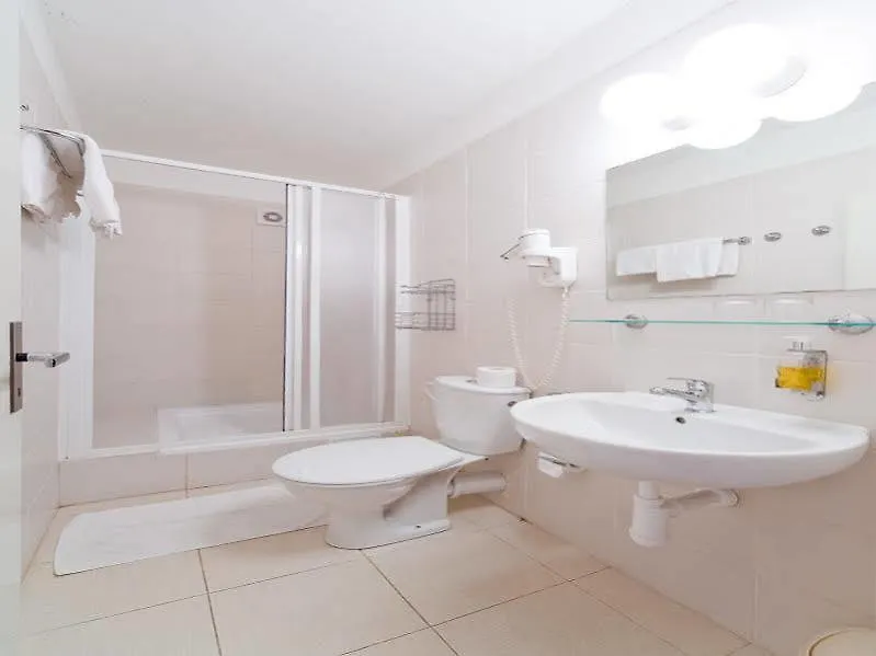 Hotel White Lion Prague 4*,